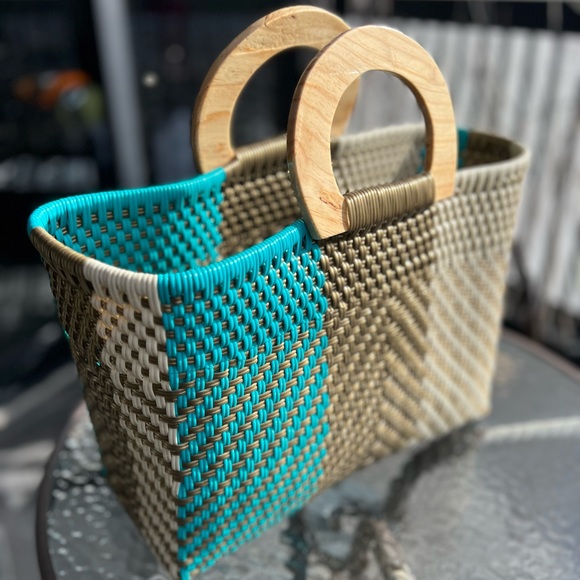 Such a beautiful mix of colors. An elegant and sophisticated handmade tote. - Picture 10 of 10